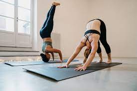 FORMACIÓN INTENSIVA DE 200 HORAS EN HATHA VINYASA