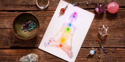 TALLER DE YOGA Y ALINEACIÓN DE CHAKRAS CON CREACIÓN DE PULSERA DE MEDITACIÓN