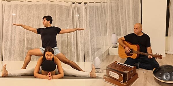 CLASE ESPECIAL DE NAVIDAD EN YOGAONE LAS TABLAS