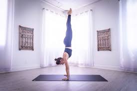 HANDSTAND CON LAREN EN Y1 CALLAO